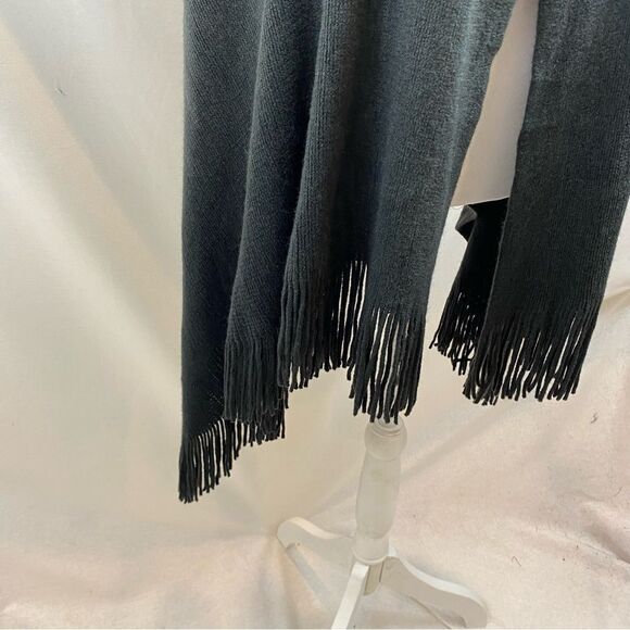 Ladies Fringe Knit Vest Collared Ombré Grey and Black One Size - Picture 7 of 7